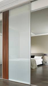 Verschiebbare Glastrennwand Fur Das Schlafzimmer Schiebeelmente Schiebetur Glasschiebetur Trennwand Glastren Glastrennwand Schiebetur Schiebetur Glas
