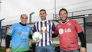 Born 30 december 1986) is a chilean professional footballer who plays as a central midfielder for paraguayan primera división side libertad. El Placer De Jugar Al Futbol Pisando Los 40 Diario Democracia