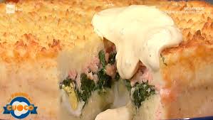 Oggi vi propongo una variante del classico gateau di patate farcito con spinaci e scamorza. La Prova Del Cuoco Ricetta Sformato Di Spinaci Patate E Salmone Di Fabio Campoli