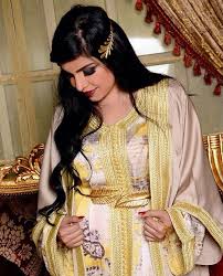 مصصمة اماراتية قامت بمزج القفطان بالعباءة و كانت هذه هي النتيجة صور موقع يالالة yalalla com عالم المرأة بعيون مغربية moroccan dress moroccan clothing moroccan caftan