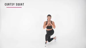 Zu sehen sind knackige, straffe hintern, prall wie ein apfel. Squats 11x Muskelauf Fettabbau Garantiert