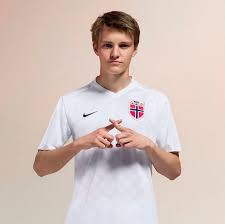 Maybe you would like to learn more about one of these? Mo21 On Twitter Martin Odegaard Sporting The New Norway Kit From Nike Instagram Odegaard 98 Martinio98 Http T Co Fbezeueujq