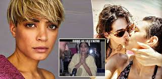 Classificatasi seconda alla quindicesima edizione del talent show amici di maria de filippi, raggiunge la consacrazione popolare partecipando al festival di sanremo nel 2017 con il brano tutta colpa mia. Elodie Marta Sorella Lesbica Scherzo Iene Jpg Webiss