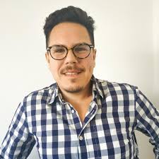 Leonardo Corrales, Autor en Quassure