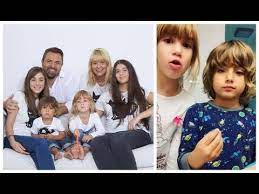 Horia brenciu are o familie frumoasă fericită alături de partenera lui de viață, alice. Horia Brenciu A Vorbit Deschis Despre Fiul Infiat Auzisem De La Niste CunostinÅ£e De Familie Despre Youtube