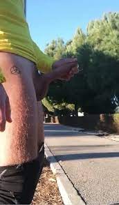 Public - Guy cumming on street - ThisVid.com