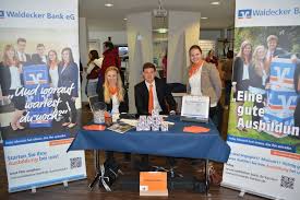 Unterwegs oder daheim, behalten sie ihre finanzen im blick. Waldecker Bank Photos Facebook