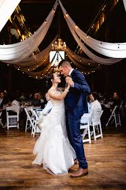 Windsor Big Red Barn Wedding In 2020 Barn Wedding Colorado Red Barn Wedding Colorado Wedding Venues