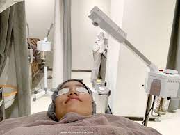 Komedo jenis ini bisa terjadi karena bakteri dan minyak menumpuk pada. Menghilangkan Komedo Dan Bruntusan Dengan Facial Treatment Signature Dpct Deep Pore Cleansing Therapy Di Erha Clinic Medan Agnesiarezita Beauty Blogger Medan
