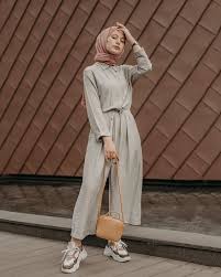 Tidak perlu khawatir, meski bertubuh gemuk dan pendek, kamu tetap bisa tampil cantik dan modis. 9 Ootd Hijab Buat Pemilik Tubuh Kurus Anti Alay Dan Dijamin Modis