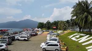 Tasik kenyir yang terletak di hulu sungai kenyir, terengganu merupakan tasik terbesar yang pernah dibina oleh manusia untuk menjana kuasa elektrik di asia tenggara. Tempat Menarik Di Tasik Kenyir Terengganu Lokasi Percutian