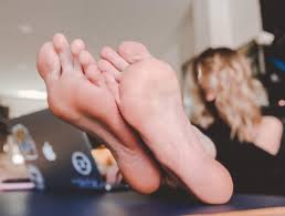 As a senior in high school, johnson played both ways. Olivia Jo On Twitter Oh Sorry Are My Feet Distracting You