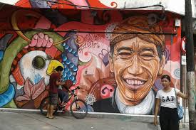 Hanya 5% lebih kecil dalam radius dan 15% lebih kecil dalam massa. 5 Tempat Ikonik Untuk Melihat Mural Di Kota Solo Halaman All Kompas Com