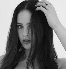 New month, fresh energy 🌙 Photographer: @joe.lemke.photo