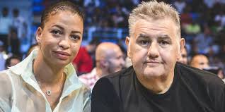 Pierre Ménès se confie sur sa vie de papa dans Parents d'abord, le podcast  de Télé-Loisirs !