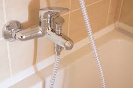 Die rede ist dabei nicht von einer vertiefung, welche beim späteren befüllen der wanne zu problemen führen würde. Badewanne Abdichten Ohne Silikon Alternativen