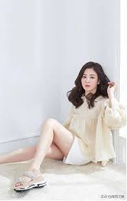 Reports claimed that the former husband of song hye kyo offered approximately 1,500 square feet of his 9,000 square feet property. Song Hye Kyo Has Changed A Lot After Marriage Her Innocent Look Returns To Her Girlhood And She Has A Femininity In Sit With Hooks Daydaynews