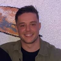 900+ perfiles de «Leighton»