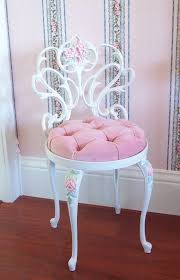 Boudoir Furniture Buscar Con Google Shabbychicbedrooms Shabby Chic Desk Shabby Chic Chairs Shabby Chic Homes