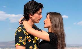 El primogénito del cantante tiene 23 años de edad, es el más parecido al potrillo y de todos es el único. Todo Un Fernandez Alejandro Jr Y Su Romantica Foto Al Lado De Su Princesa