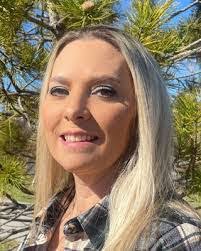 Karen Boomhower's Instagram, Twitter & Facebook