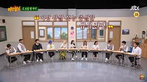 Bu hafta knowing bros'un gelecek bölümüyle, mamamoo özgün mizahlarıyla televizyon ekranlarına geri dönüyor. Mamamoo Builds Up Hype For Knowing Bros With A Humorous Preview