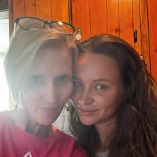 HELP the elf comes tonight and I am at a loose in how to explain to the  kiddos why we went from 4 elves to 1 and why that elf is different