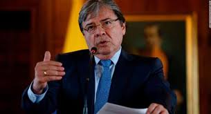 El ministro de defensa, guillermo botero, reveló que el presupuesto para esta cartera para el próximo año será 35,6 billones de pesos, lo que significa un aumento del 6,3 por ciento con. Ministro De Defensa Carlos Holmes Trujillo Seguira En El Cargo Hasta Que El Presidente Lo Permita