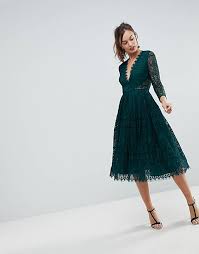 Asos è una sorta di lampada magica, che riesce a esaudire il desiderio di ogni cliente con la sua la collezione autunno inverno 2017 per i vestiti da cerimonia asos sono perfetti anche per le invitate. Vestito Midi Da Cerimonia In Pizzo A Maniche Lunghe Asos Asos