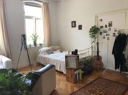Schones Helles Und Grunes Zimmer In Einer Altbau Wg Grune Zimmer Zimmer Einrichten Zimmer Gestalten