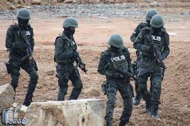 Tiga pistol tempor utk rahsia anggota pertama unit tindakan khas. Malaysian Le Teams Continue Counter Terror Training Pakistan Defence