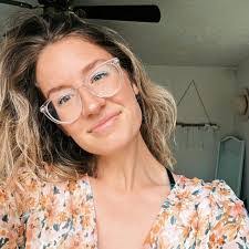 Kari Cantrell's Instagram, Twitter & Facebook