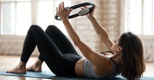 Ictiva te ayuda con sus clases online el pilates es uno de los ejercicios más… seguir leyendo. Ejercicios De Pilates Que Puedes Hacer En Casa Para Fortalecer Tu Cuerpo Bioguia