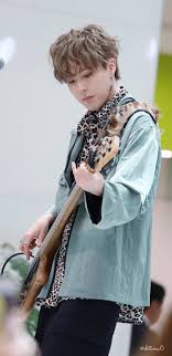 Pin By Dark Moon On Onewe Bass Guitar Lessons Modern Music Calum Hood