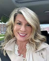 Julie Stenberg's Instagram, Twitter & Facebook