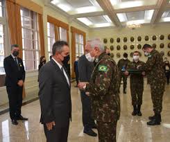 Quadro resumo das medalhas e condecorações nacionais que poderão ser Desembargador Miilitar Amilcar Macedo Recebe A Medalha Exercito Brasileiro Tjm Justica Militar Do Estado Do Rio Grande Do Sul