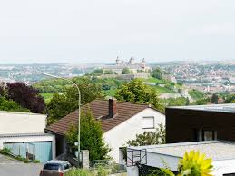 Haus kaufen in höchberg sie möchten ein haus kaufen in höchberg? Festungsblick Inklusive Sehr Gepflegtes Reihenhaus In Hochberg Als Kapitalanlage Vermietet Immobilienmakler Wurzburg Muth Schroder