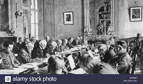 Friedensvertrag von versailles reaktion der bevölkerung 07 mai 1919 übergabe an deutschland und seine verbündeten 28. Vertrag Von Versailles Stockfotos Und Bilder Kaufen Alamy
