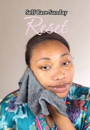 Romanticizing maintenance at home🧖🏾‍♀️🌸 • • • #selfcaresunday #beautytok  #aztecclaymask #girlmaintanance #thatkiwimf