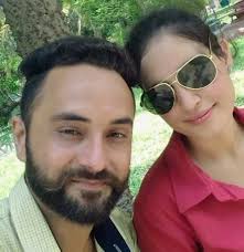 Sad & tragic news coming from Kashmir, we have lost SEPOY HARMINDER SINGH  19 RR #IndianArmy in the ongoing encounter with terrorists at #Kugam. MATA  RANI gives strength to his family to