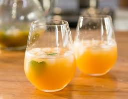 Limonade Citron Peche Recette Limonade Recettes De Boissons Frites De Panais