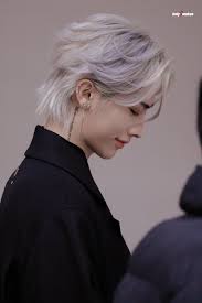 Just Someone على X: "I am be mistaken but it seems like Ricky's wearing one  of the earrings I gave him at MAMA 2023. It sparkles! 😭 I rarely win at  anything