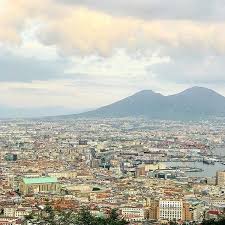 De geniale stad, waarom florence zoveel genieën voortbracht in haar gouden vijftiende eeuw, van koen de prachtige geschiedenis over de geniale kunstenaars in florence.de geniale stad van. Het Napels Van Elena Ferrante Ciao Tutti Ontdek Italie