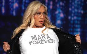 La sesta puntata di stasera tutto è possibile , il comedy show di raidue condotto da stefano de martino , segna il miglior ascolto della stagione battendo anche il debutto di report su raitre, con 1,892 milioni di telespettatori e il 9,4% di. Domenica In Speciale Festival Di Sanremo 2020 Tvblog