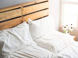 Minimaliste ornementale lumineuse en matériaux de récup la tête de lit s invite dans les chambres à coucher. Tete De Lit Originale Idees Tete De Lit Originale Avec De Tediber