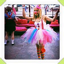 Egal ob als zirkusclown oder als lustiger narr, das lustige damenkostüm lässt sie immer gut aussehen. Pin By Allison Malo On Holiday Clown Costume Women Cute Clown Costume Clown Costume Diy