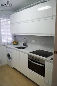 Son cocinas muy pequeñas, cocinas reales, cocinas de las que podemos aprender mucho. Cocina Blanco Brillo Cocinas Suarco Diseno De Cocina Remodelacion De Cocinas Cocinas De Casa