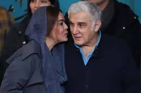 مهدی هاشمی در کنار همسر جوانش در یک شب تئاتری