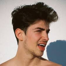 He has performed and has done music covers including singing and performing in musicals. Manu Rios Fanpage Manuriosfdzz Twitter