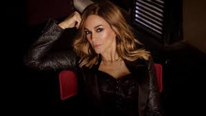 Η εξομολόγησή της για τη νοσηλεία της με κορονοϊό. Eidhseis Me 8ema Ellh Kokkinoy Yupiii Gr